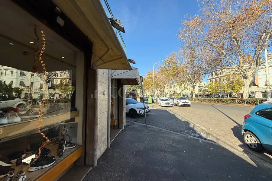 Negozio in affitto di 260 mq a €5.900 (rif. 32/2025)