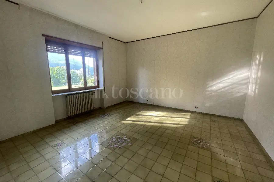 Villa in vendita di 300 mq a €220.000 (rif. 10/2025)