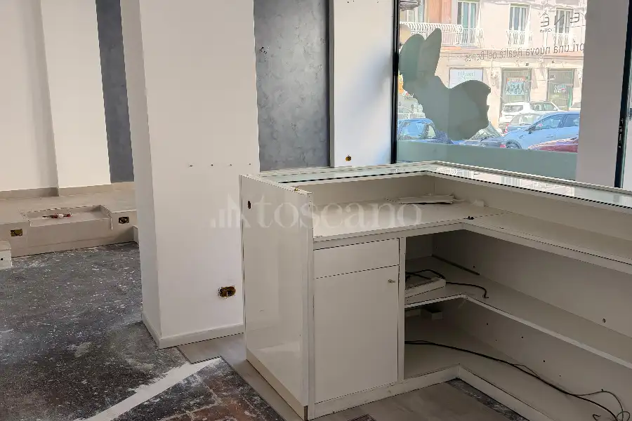 Negozio in affitto di 76 mq a €1.200 (rif. 71/2026)