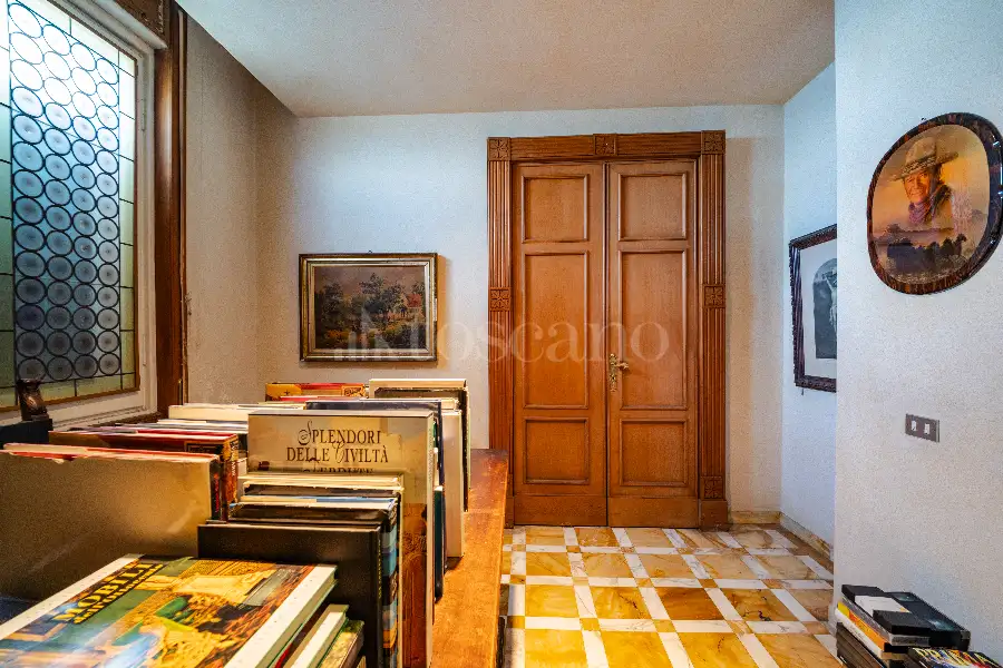 Attico in vendita di 440 mq a €1.650.000 (rif. 17/2026)