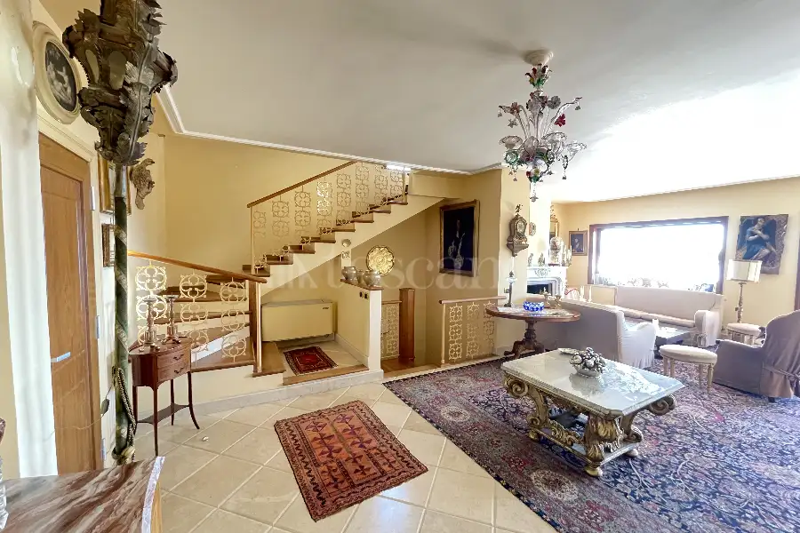 Villa in vendita di 500 mq a €1.500.000 (rif. 45/2025)