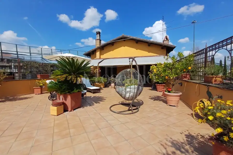 Casale in vendita di 560 mq a €1.250.000 (rif. 3/2026)
