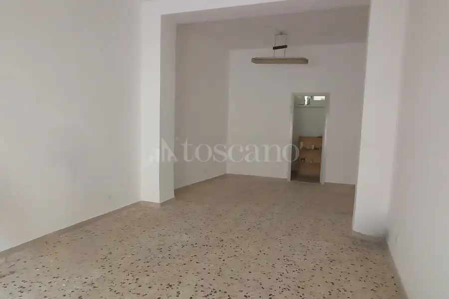 Negozio in affitto di 45 mq a €400 (rif. 56/2025)