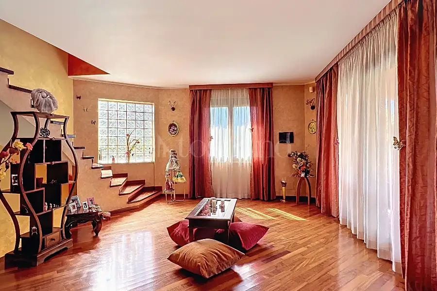 Casa Indipendente in vendita di 330 mq a €590.000 (rif. 82/2025)