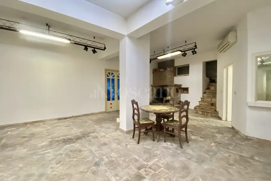 Negozio in vendita di 209 mq a €260.000 (rif. 11/2025)