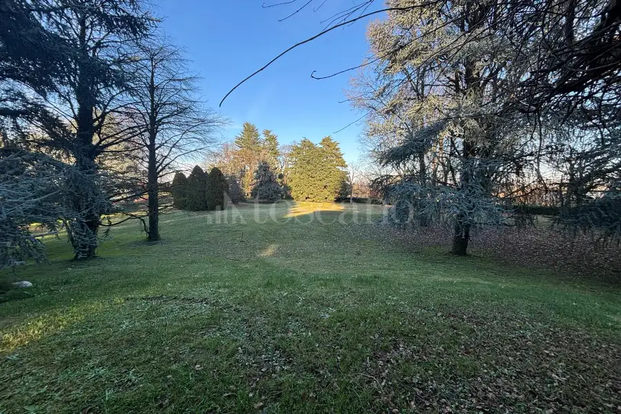 Villa Plurifamiliare in vendita di 370 mq a €1.200.000 (rif. 43/2025)