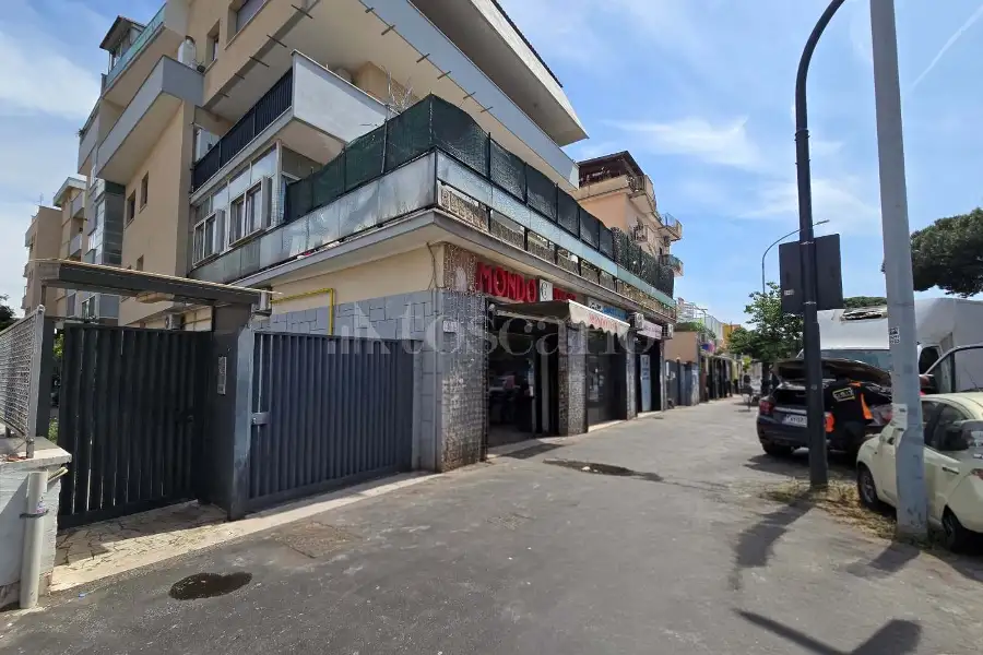 Negozio in vendita di 45 mq a €149.000 (rif. 12/2026)