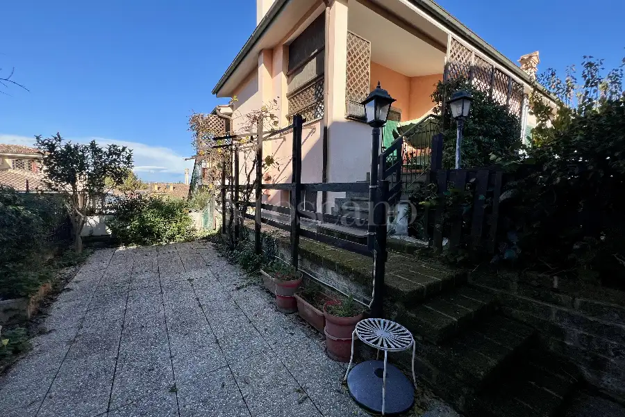 Villa Bifamiliare in vendita di 120 mq a €305.000 (rif. 97/2025)