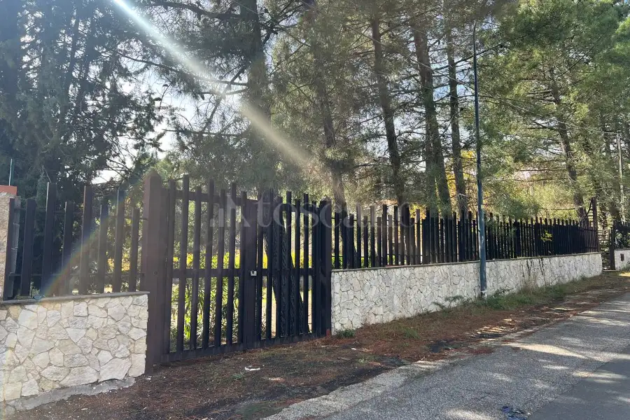 Villa in vendita di 396 mq a €445.000 (rif. 168/2025)