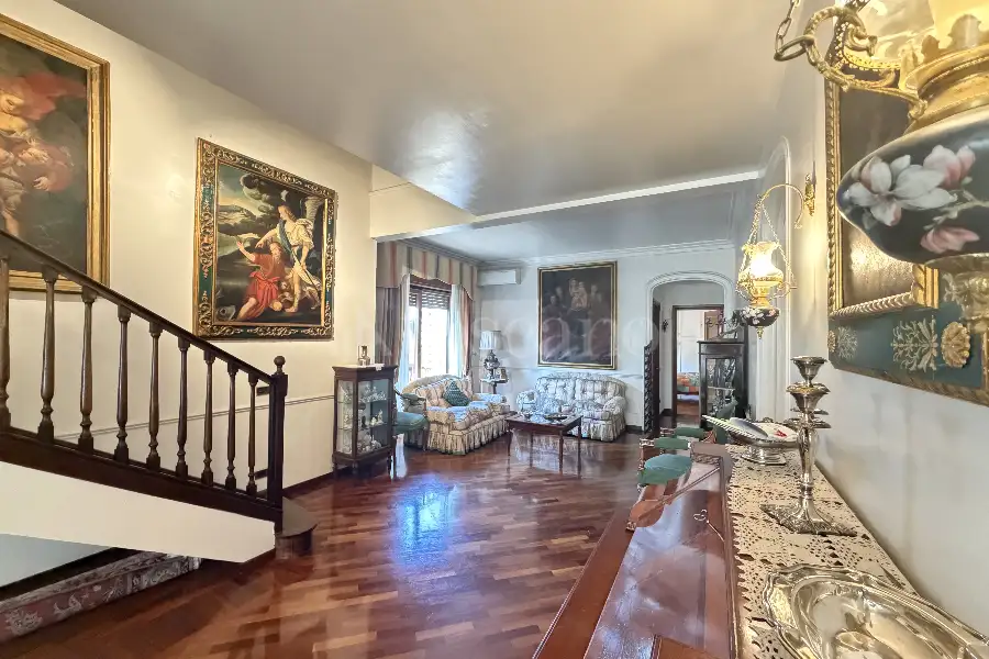Attico in vendita di 250 mq a €990.000 (rif. 6/2026)
