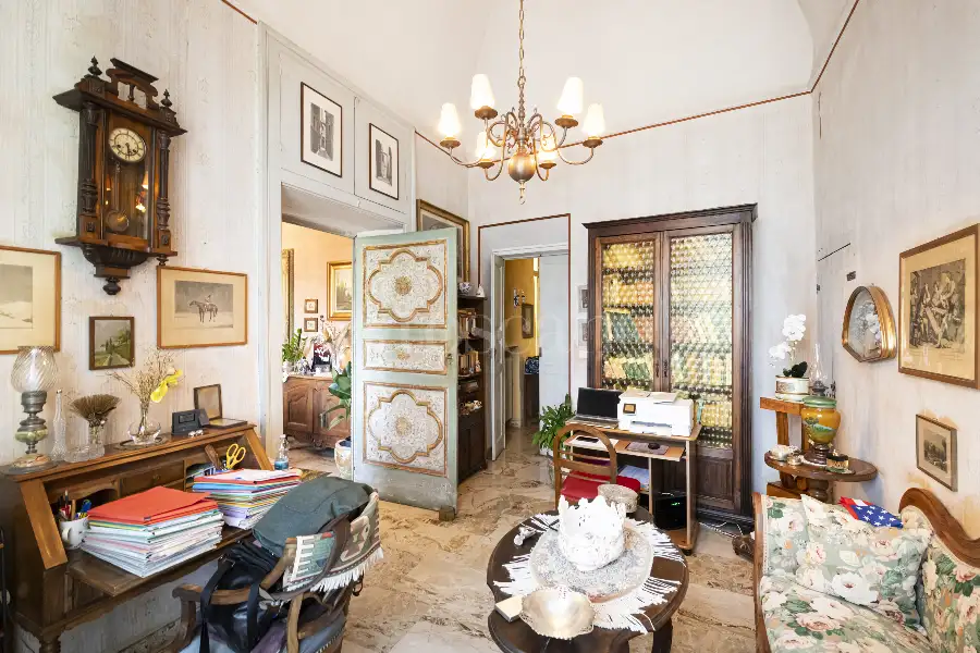 Casale in vendita di 1.000 mq a €1.150.000 (rif. 5/2026)