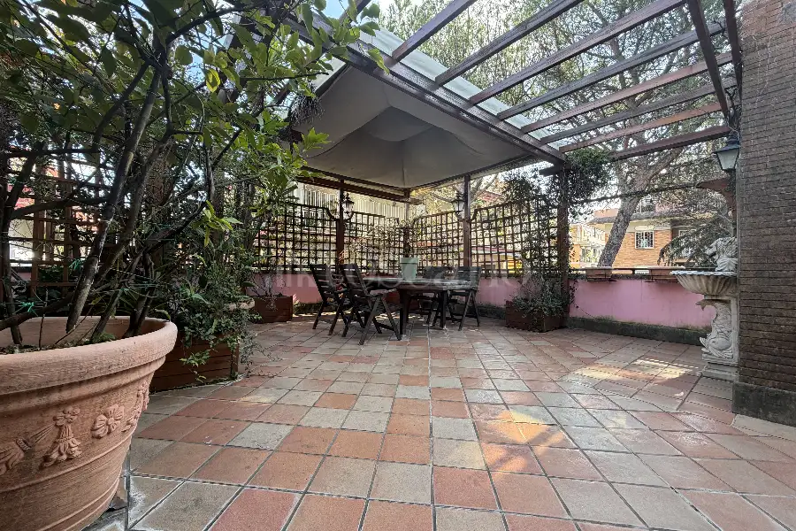 Attico in vendita di 250 mq a €990.000 (rif. 6/2026)