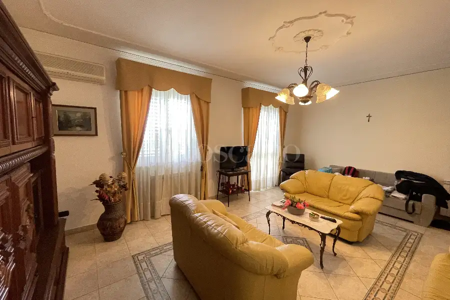 Casa Indipendente in vendita di 382 mq a €450.000 (rif. 2/2026)