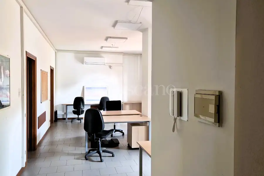 Ufficio in affitto di 90 mq a €950 (rif. 54/2026)