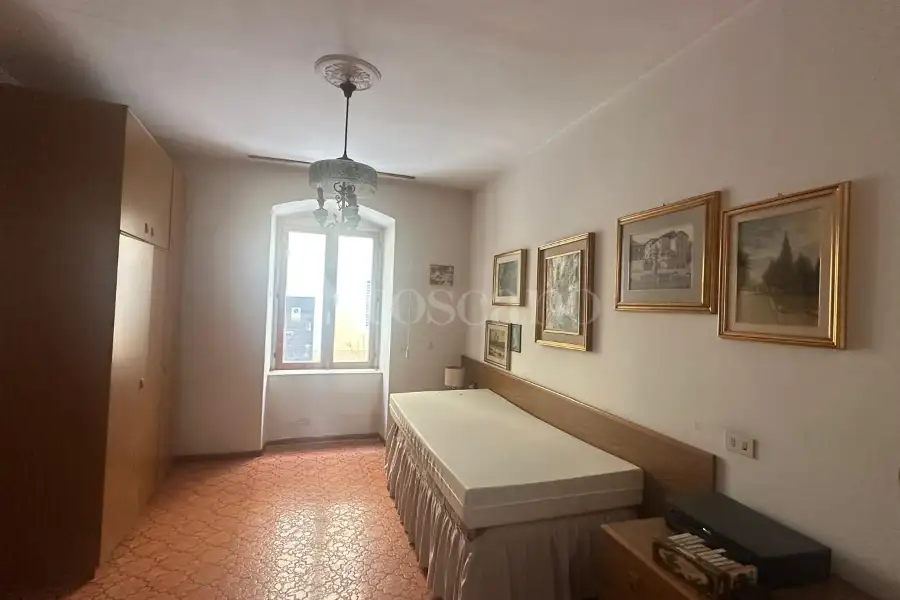 Palazzo in vendita di 330 mq a €300.000 (rif. 3/2026)