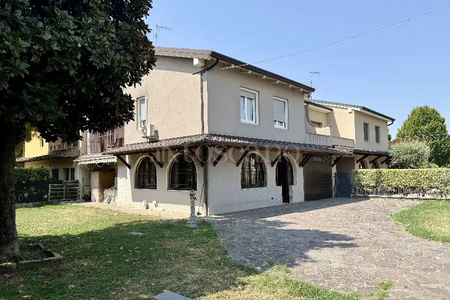 Villa Plurifamiliare in vendita di 210 mq a €315.000 (rif. 35/2026)