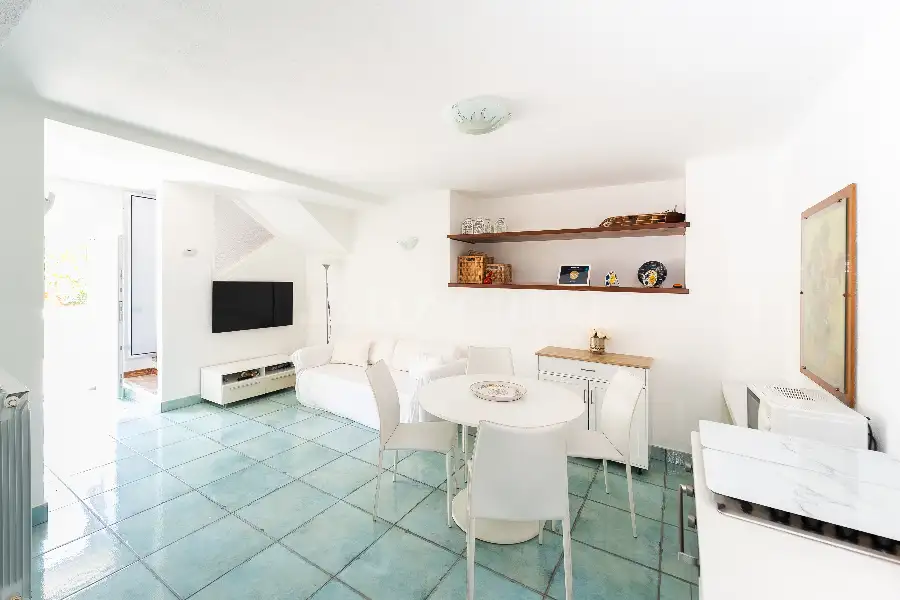 Villa in vendita di 230 mq a €1.200.000 (rif. 2/2026)