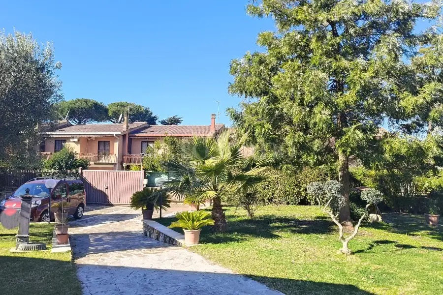 Villa Bifamiliare in vendita di 280 mq a €899.000 (rif. 72/2025)