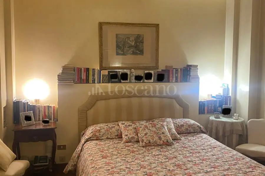 Villa Plurifamiliare in vendita di 850 mq a €899.000 (rif. 5/2026)