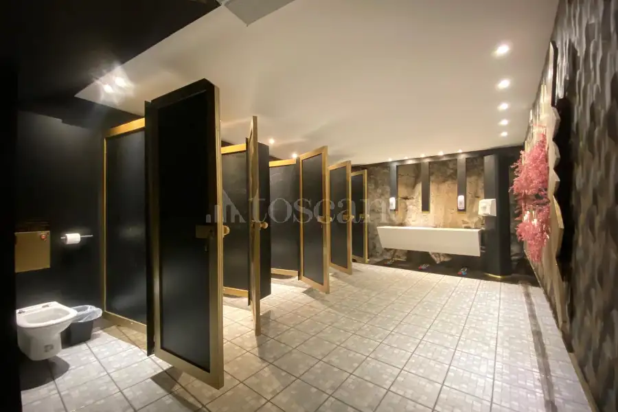 Negozio in vendita di 1.200 mq a €1.250.000 (rif. 40/2026)