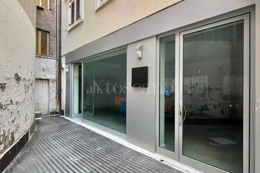 Negozio in affitto di 60 mq a €700 (rif. 162/2026)