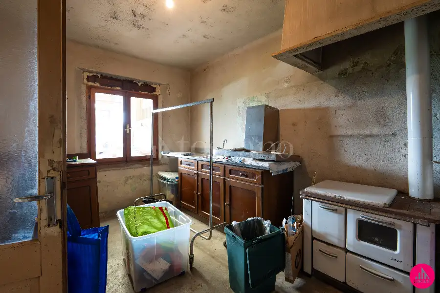 Casale in vendita di 375 mq a €180.000 (rif. 21/2026)