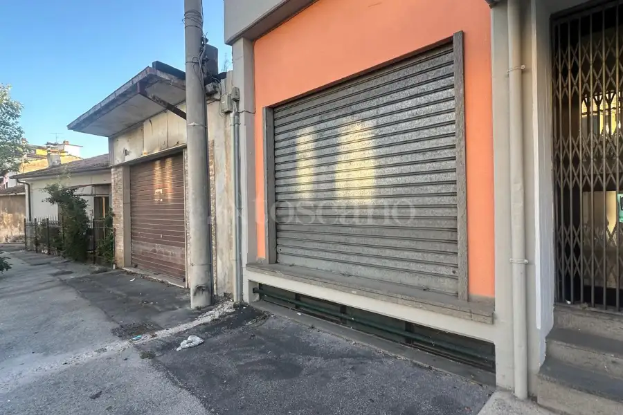 Negozio in affitto di 120 mq a €700 (rif. 109/2025)