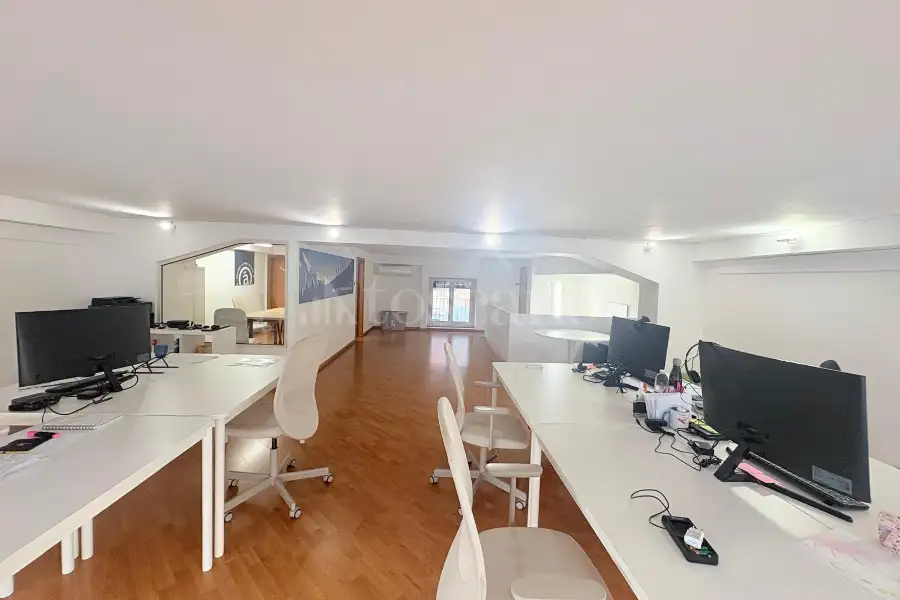 Negozio in vendita di 160 mq a €219.000 (rif. 10/2026)