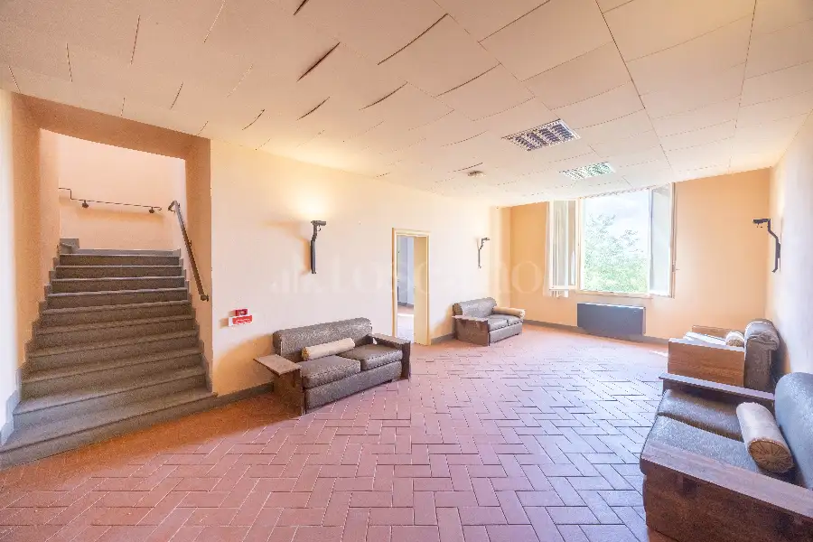Villa in vendita di 2.660 mq a €950.000 (rif. 43/2025)