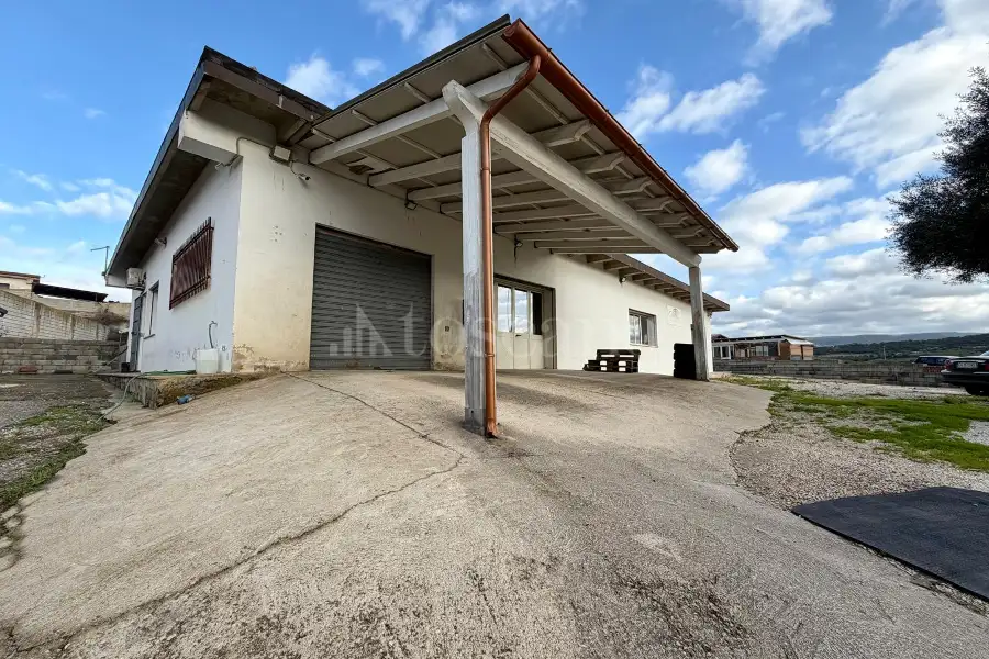 Capannone in vendita di 500 mq a €300.000 (rif. 2/2026)