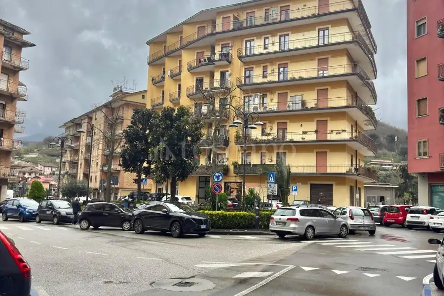 Negozio in affitto di 60 mq a €500 (rif. 124/2026)