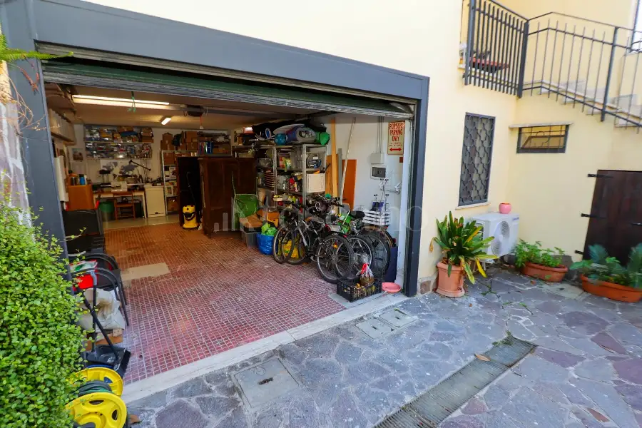 Villa Plurifamiliare in vendita di 210 mq a €675.000 (rif. 62/2026)