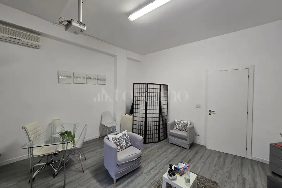 Ufficio in affitto di 110 mq a €1.800 (rif. 19/2026)