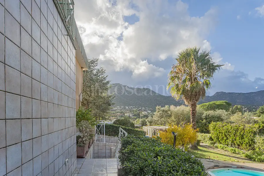 Villa in vendita di 500 mq a €990.000 (rif. 100/2025)