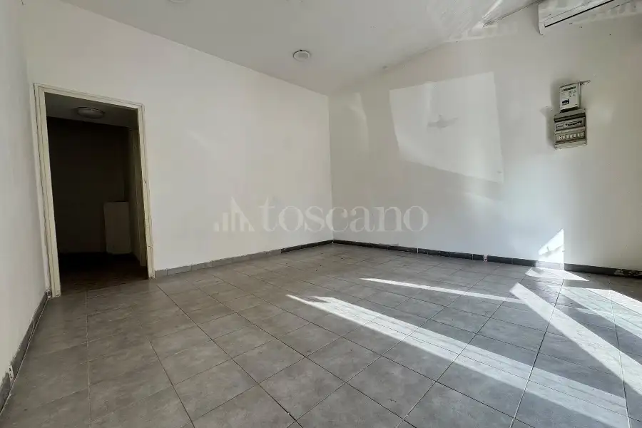 Negozio in affitto di 30 mq a €870 (rif. 50/2026)