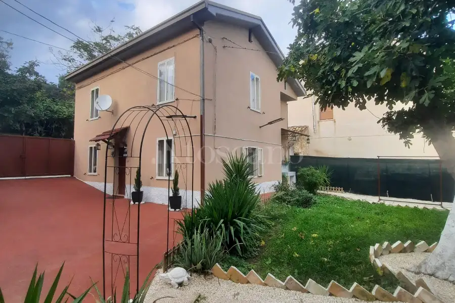 Casa Indipendente in vendita di 225 mq a €155.000 (rif. 2/2026)
