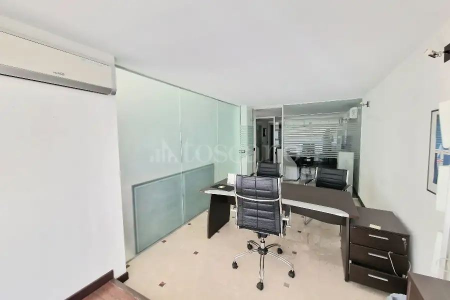 Ufficio in vendita di 100 mq a €255.000 (rif. 25/2026)