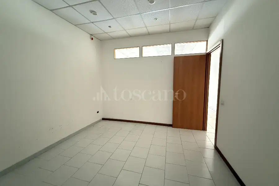 Negozio in affitto di 70 mq a €800 (rif. 3/2025)