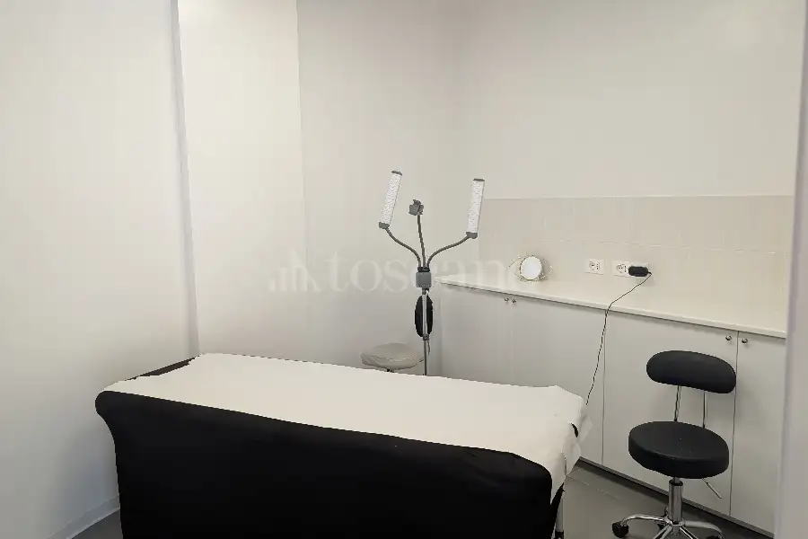 Negozio in vendita di 135 mq a €450.000 (rif. 3/2026)