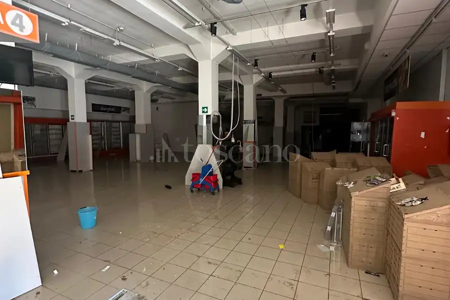 Negozio in affitto di 1.500 mq a €7.000 (rif. 34/2026)