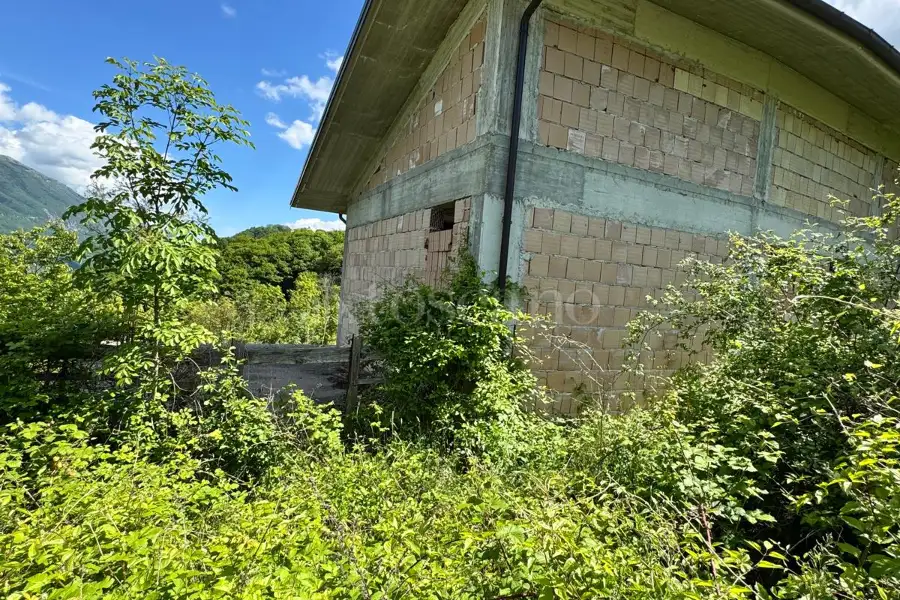 Casa Indipendente in vendita di 332 mq a €60.000 (rif. 64/2025)