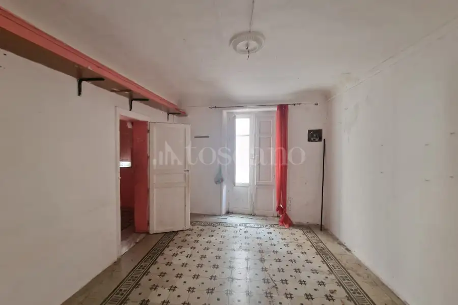 Palazzo in vendita di 330 mq a €420.000 (rif. 51/2025)