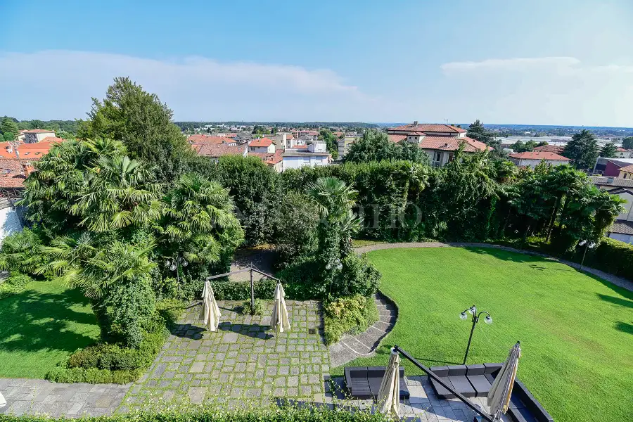 Albergo in vendita di 2.300 mq a €4.500.000 (rif. 39/2026)