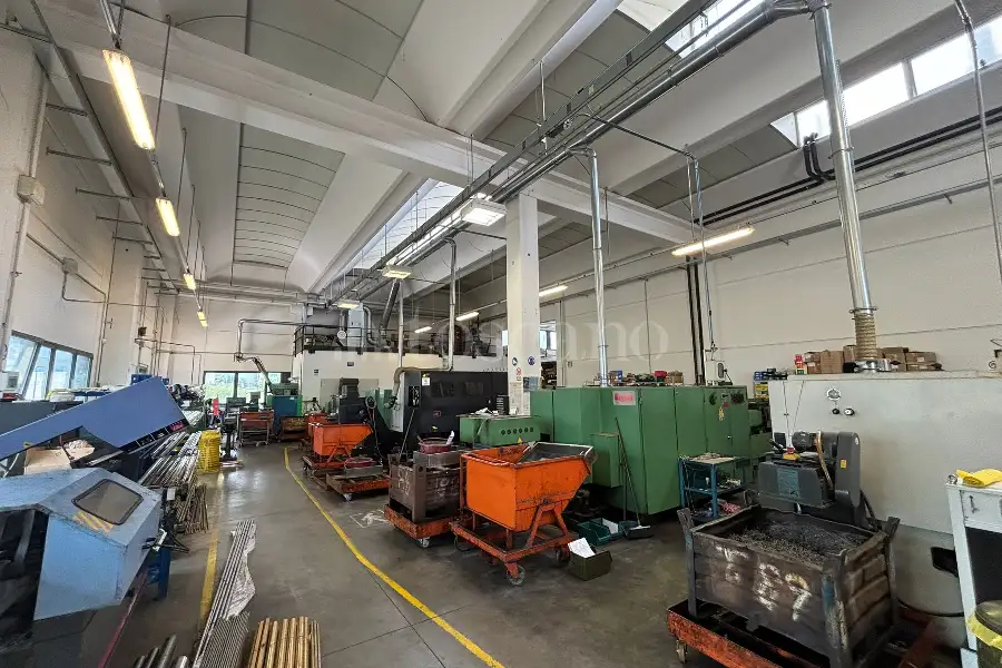 Capannone in vendita di 2.300 mq a €1.300.000 (rif. 2/2026)
