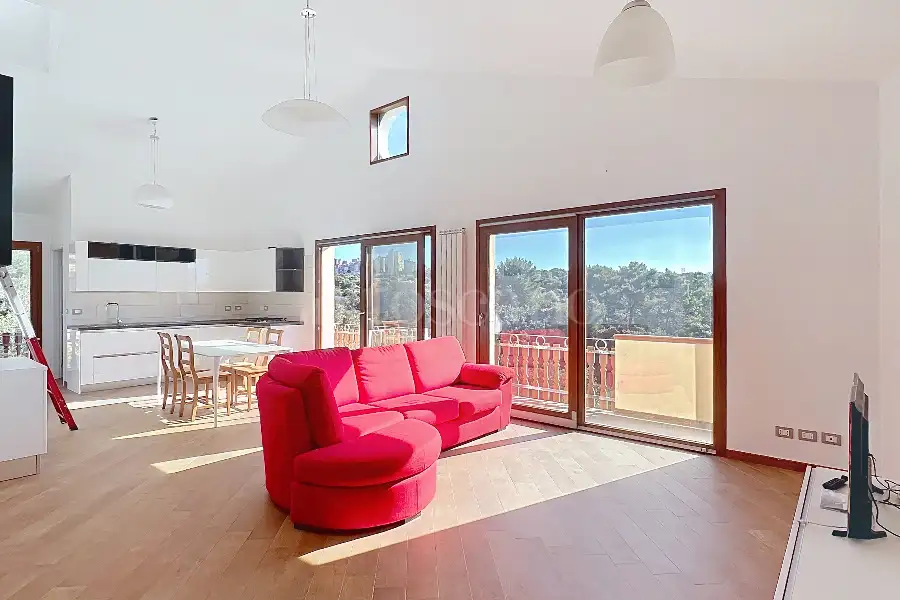 Villa in vendita di 630 mq a €670.000 (rif. 195/2025)