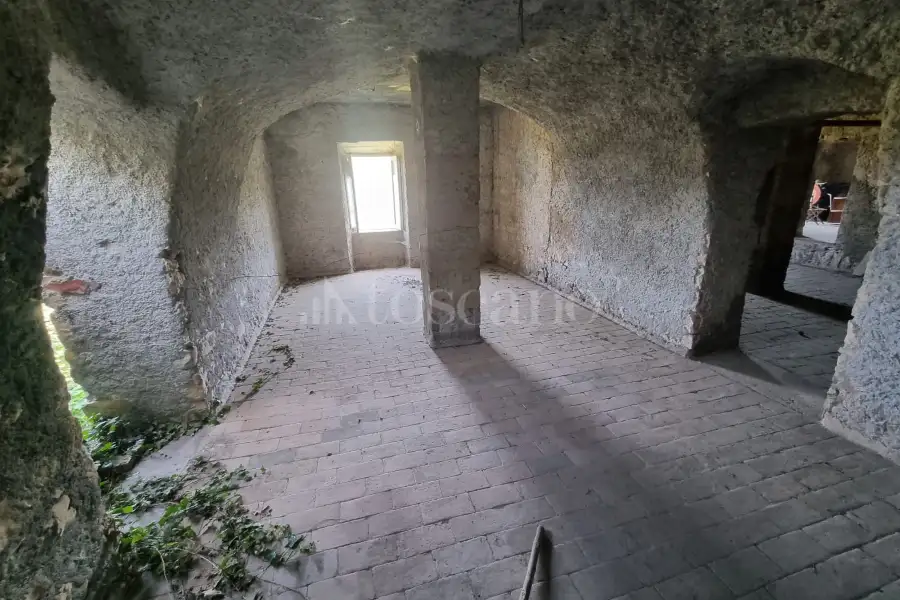 Casale in vendita di 660 mq a €95.000 (rif. 22/2025)