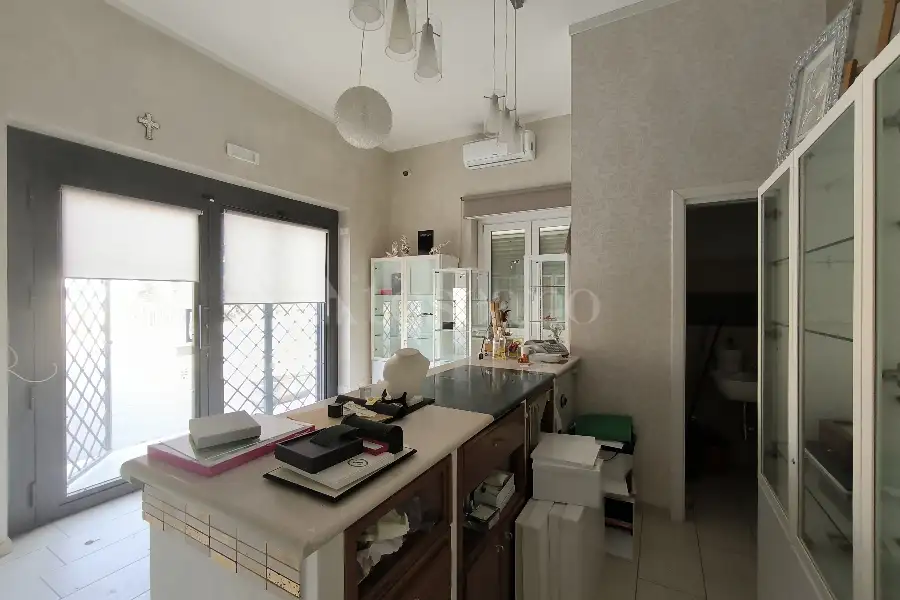 Negozio in affitto di 30 mq a €400 (rif. 30/2025)