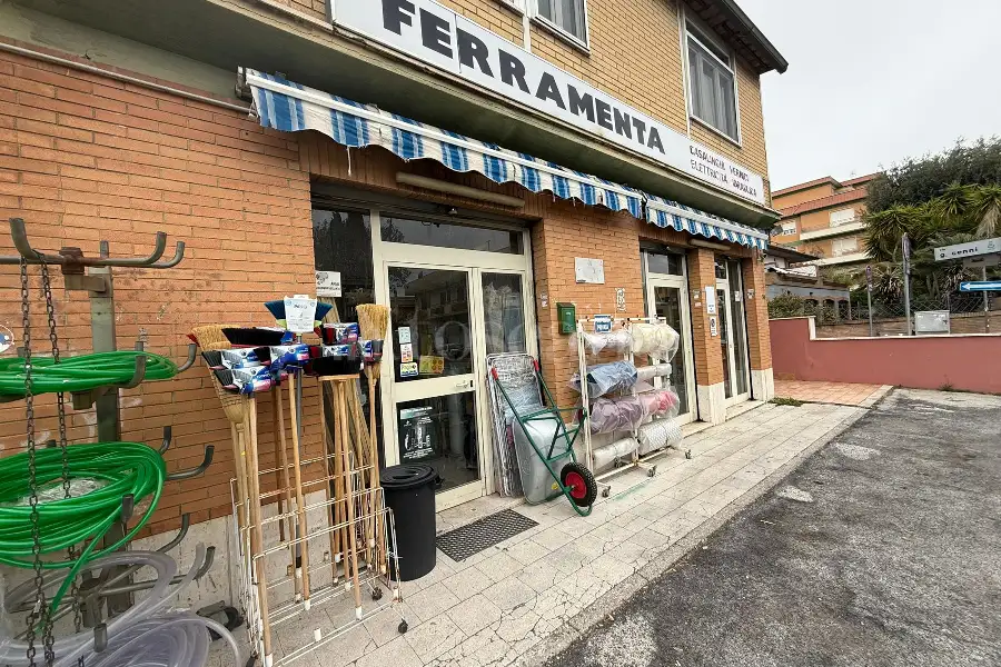 Negozio in vendita di 50 mq a €83.000 (rif. 14/2026)