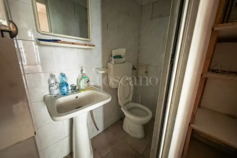 Negozio in affitto di 80 mq a €850 (rif. 11/2026)