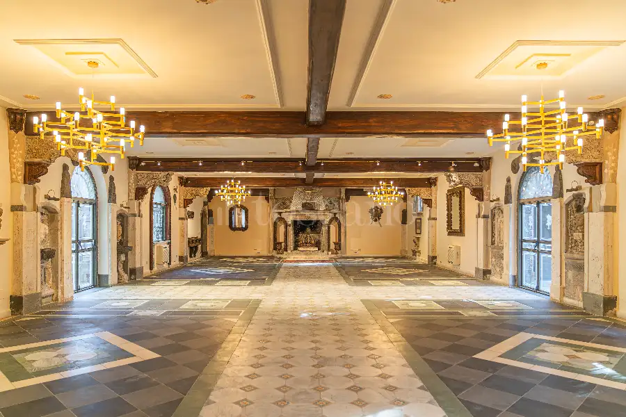 Villa in vendita di 1.200 mq a €4.250.000 (rif. 61/2026)